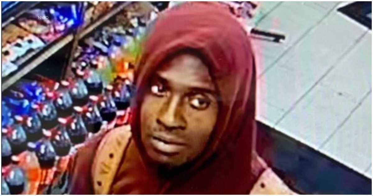 সন্দেহভাজনকে দেখা গেছে ফুটেজে, যেখানে তার গায়ে ছিল মেরুন সুয়েটশার্ট, যার বুকের অংশে ‘পোলো’ লোগো ছিল। ছবি: আইউইটনেস নিউজ
